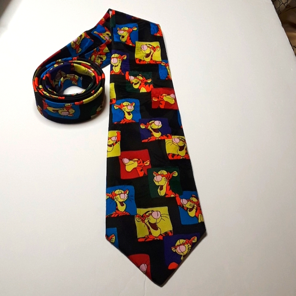 c Rare Vintage Disney Tigger Pooh Color Square Tie
